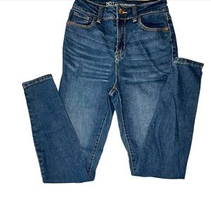 Juniors No Boundaries dark wash high rise skinny jeans